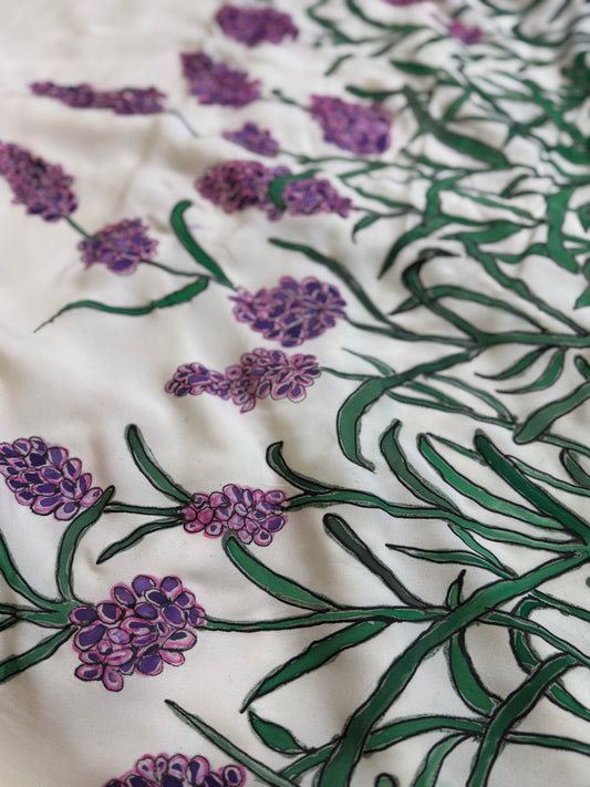 Quiet Bloom – Lavender on Cream