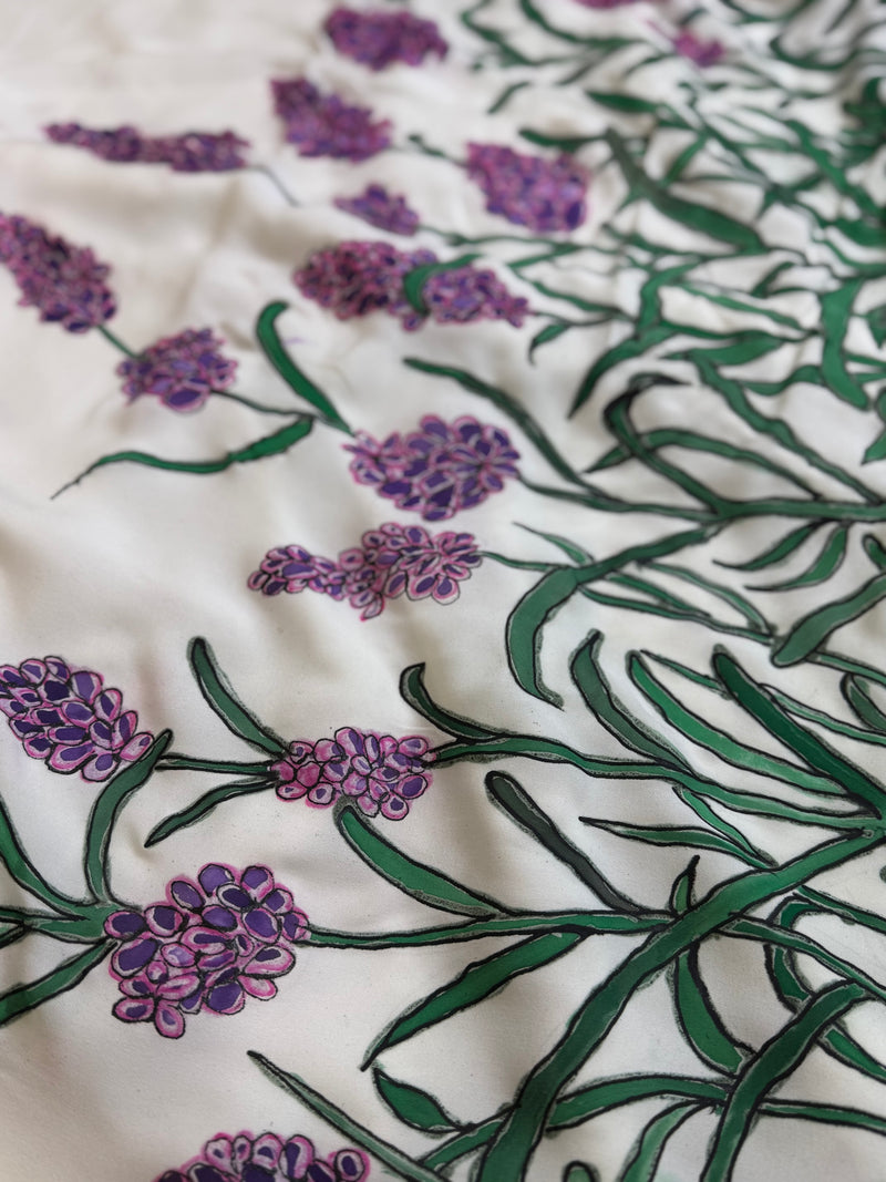 Quiet Bloom – Lavender on Cream